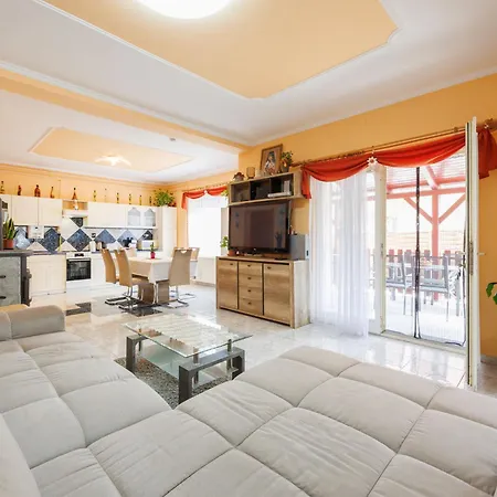 شقة Gyula By Interhome *