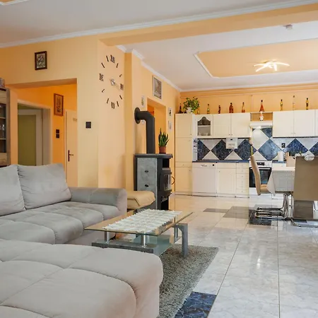 דירה Gyula By Interhome